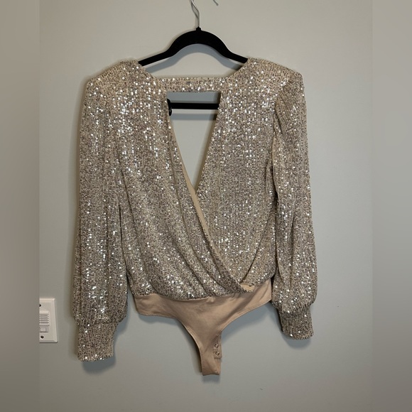 Dynamite Gold Sequin Blouse - Picture 6 of 7
